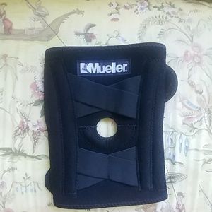 Mueller Knee Stableizer One Size Fits Most